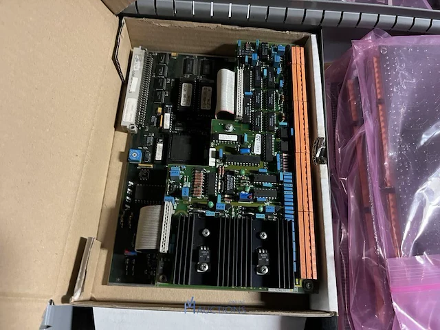 Partij elektronische onderdelen engel - afbeelding 114 van  115