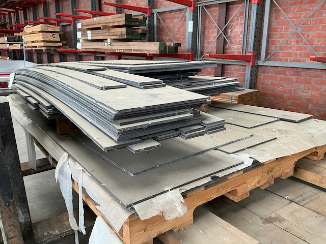 Partij eternit equitone latten en platen - afbeelding 2 van  8