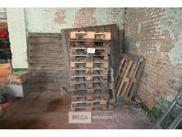 Partij europaletten + houten schutting - afbeelding 1 van  6