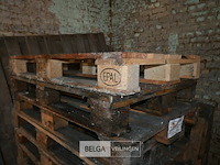 Partij europaletten + houten schutting - afbeelding 2 van  6