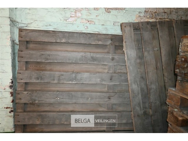 Partij europaletten + houten schutting - afbeelding 3 van  6