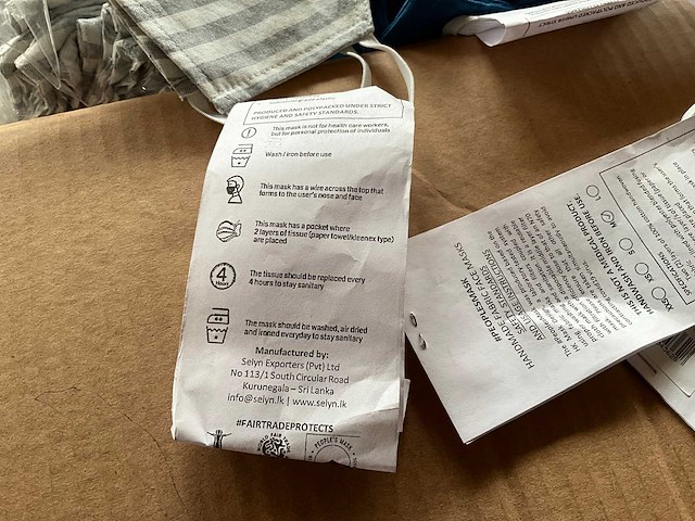 Partij fair trade wasbare mondkapjes in 3 kleuren - afbeelding 3 van  4