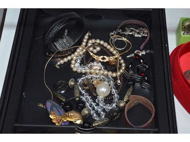 Partij fantasiejuwelen (2 leggers) - afbeelding 3 van  15