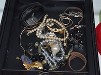 Partij fantasiejuwelen (2 leggers) - afbeelding 3 van  15