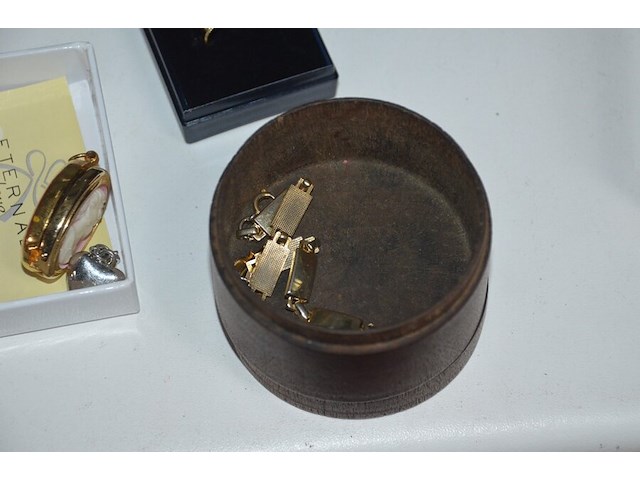 Partij fantasiejuwelen (2 leggers) - afbeelding 6 van  15