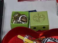 Partij fantasiejuwelen (2 leggers) - afbeelding 7 van  15