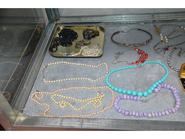 Partij fantasiejuwelen (2 leggers) - afbeelding 11 van  15