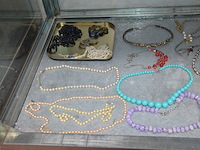 Partij fantasiejuwelen (2 leggers) - afbeelding 11 van  15