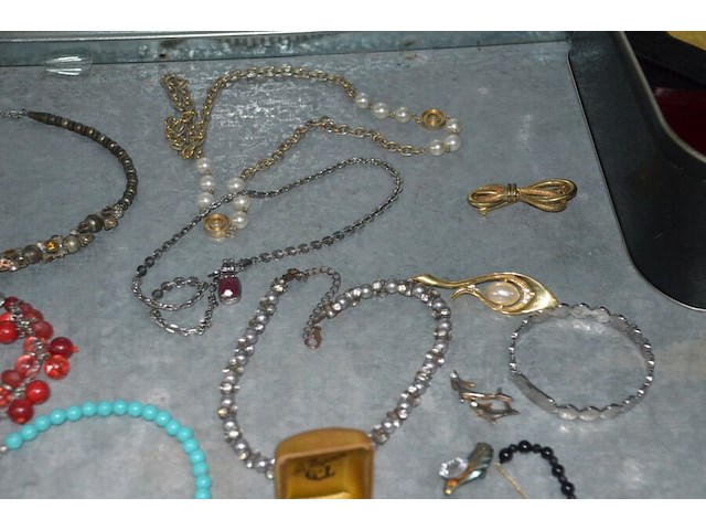 Partij fantasiejuwelen (2 leggers) - afbeelding 13 van  15