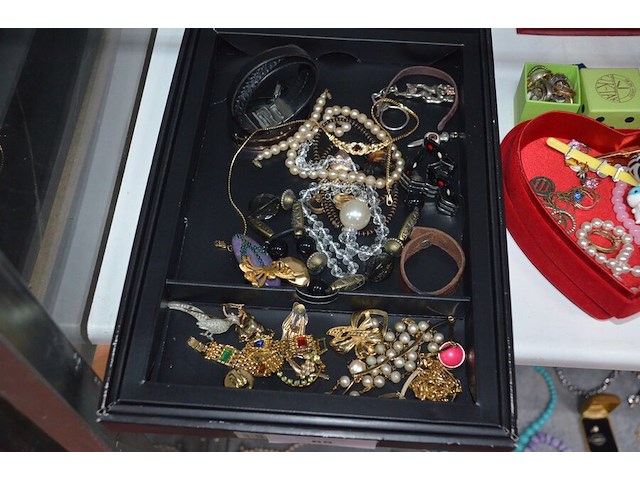 Partij fantasiejuwelen (2 leggers) - afbeelding 14 van  15