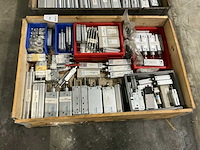 Partij festo pneumatische cilinders - afbeelding 1 van  8