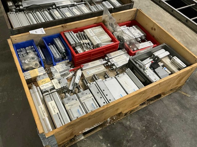 Partij festo pneumatische cilinders - afbeelding 2 van  8