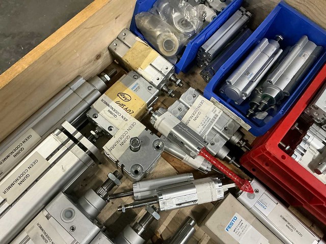 Partij festo pneumatische cilinders - afbeelding 7 van  8