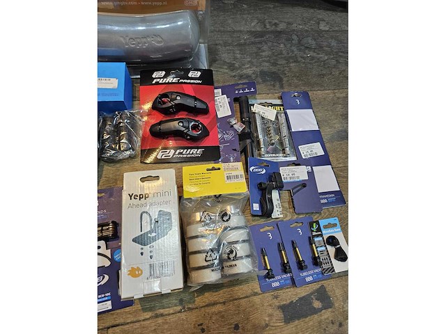 Partij fietsaccesoires - afbeelding 2 van  3