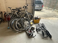 Partij fietsen met toebehoren - afbeelding 1 van  7