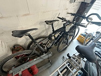 Partij fietsen met toebehoren - afbeelding 3 van  7