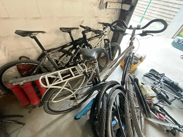 Partij fietsen met toebehoren - afbeelding 4 van  7