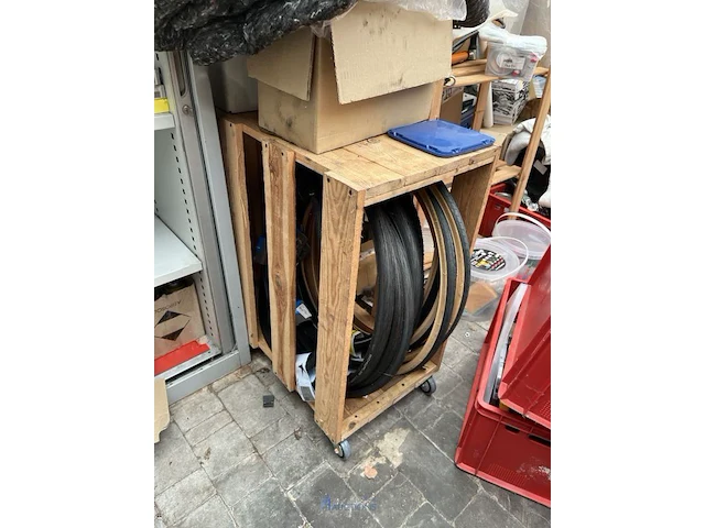 Partij fietsenwinkelvoorraad - afbeelding 16 van  48