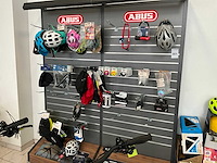 Partij fietskleding en helmen - afbeelding 3 van  8