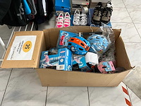 Partij fietskleding en helmen - afbeelding 7 van  8