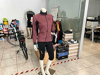 Partij fietskleding en helmen - afbeelding 8 van  8