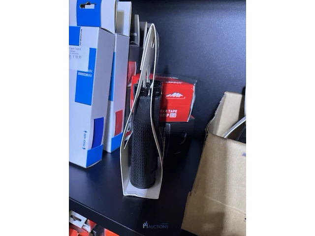 Partij fietsonderdelen en -accessoires - afbeelding 45 van  112