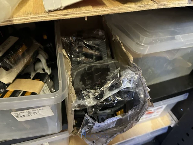 Partij fietsonderdelen en -accessoires - afbeelding 107 van  112