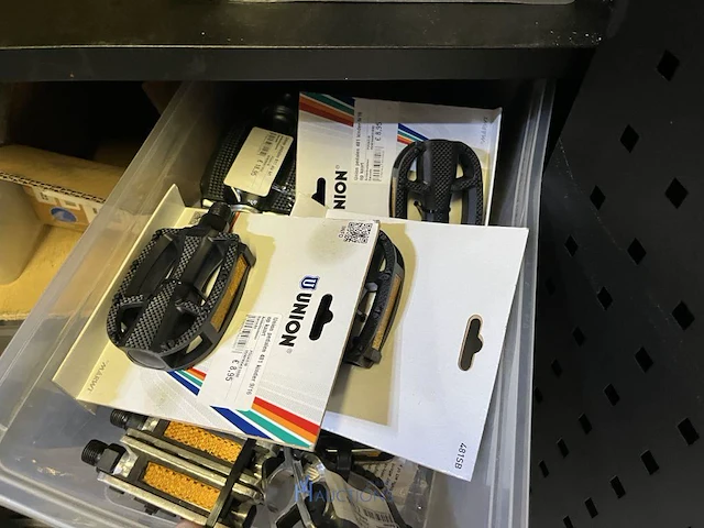 Partij fietsonderdelen en -accessoires - afbeelding 110 van  112