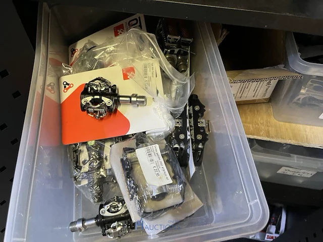 Partij fietsonderdelen en -accessoires - afbeelding 112 van  112