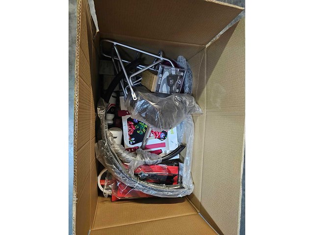Partij fietsonderdelen en accessoires - afbeelding 1 van  2