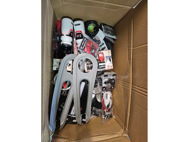 Partij fietsonderdelen en accessoires - afbeelding 1 van  2