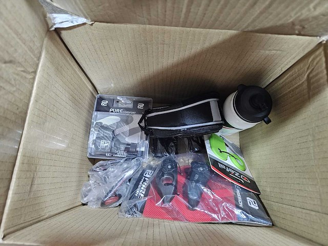 Partij fietsonderdelen/accesoires - afbeelding 1 van  1