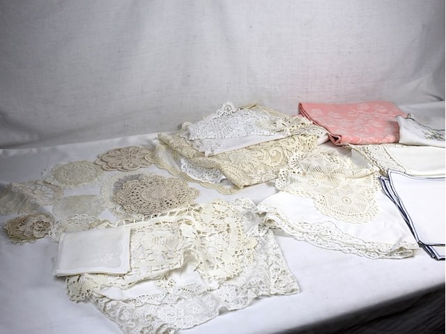 Partij fijne kant - afbeelding 1 van  7