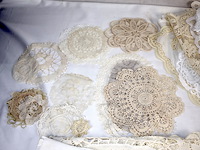 Partij fijne kant - afbeelding 2 van  7