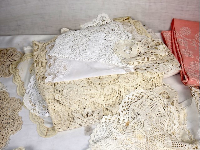 Partij fijne kant - afbeelding 3 van  7