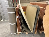 Partij fineer bladen op zolderverdieping - afbeelding 2 van  5