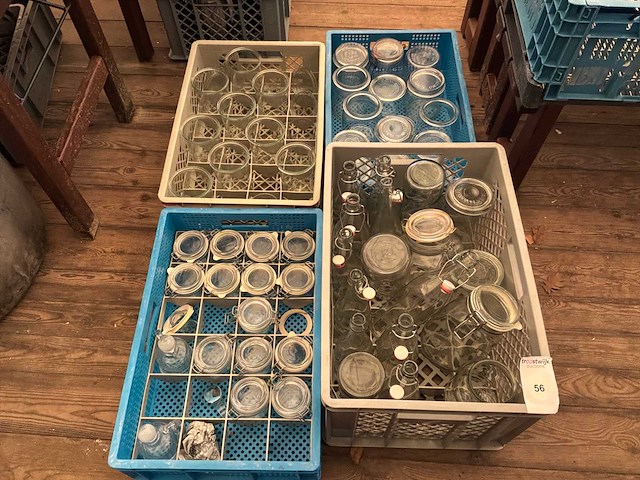 Partij flessen en bokalen - afbeelding 1 van  5