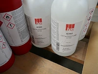 Partij flessen met meubel lak - afbeelding 4 van  4