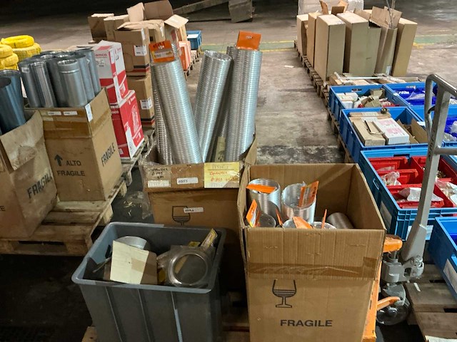 Partij flexibele aluminium slangen - afbeelding 1 van  3
