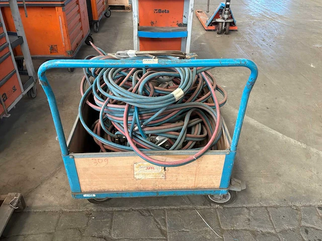 Partij flexibele gasleidingen - afbeelding 2 van  3