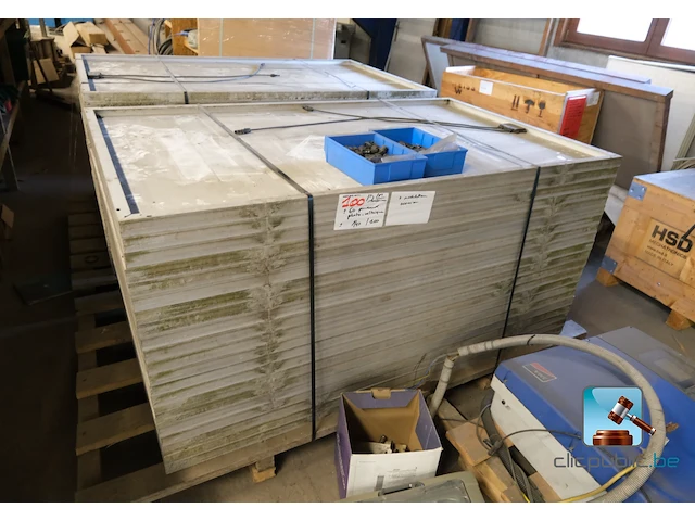Partij fotovoltaïsche panelen - afbeelding 1 van  12