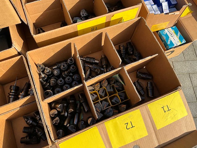 Partij frezen en houders kato toolhouders - ongebruikt - afbeelding 2 van  6