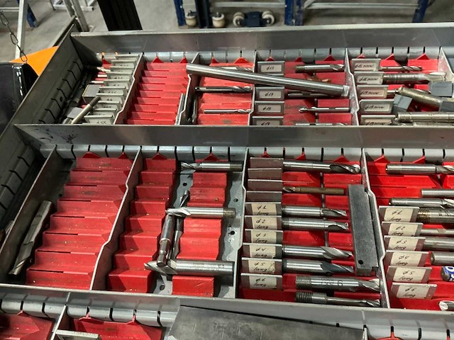 Partij frezen en toebehoren - afbeelding 10 van  13