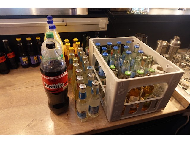 Partij frisdrank - afbeelding 2 van  8