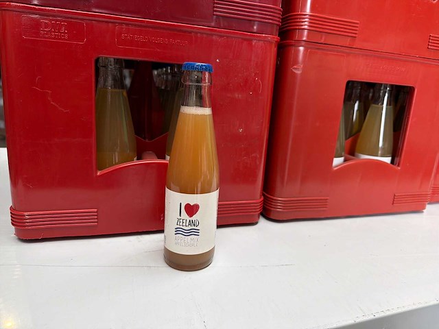 Partij fruitsap - afbeelding 1 van  6