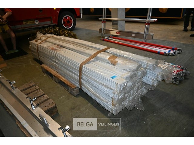 Partij gamma pvc schroten - afbeelding 1 van  5