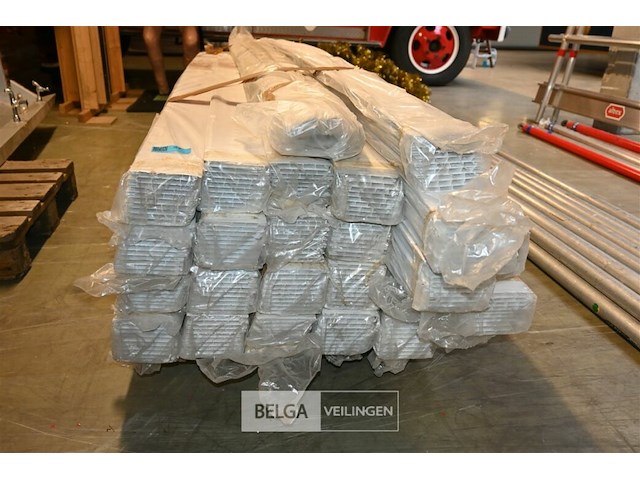 Partij gamma pvc schroten - afbeelding 2 van  5