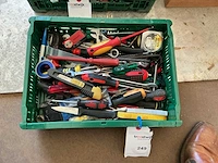 Partij garage inventaris exclusief krat