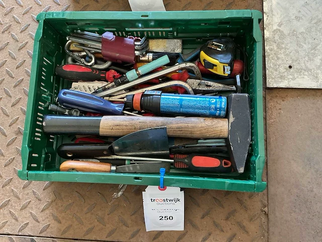 Partij garage inventaris exclusief krat - afbeelding 1 van  1