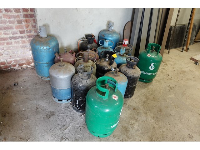 Partij gasflessen - afbeelding 1 van  1